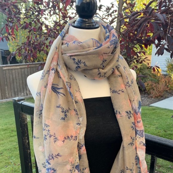 Ladies scarf - stylish, beautiful and floral - Picture 1 of 3